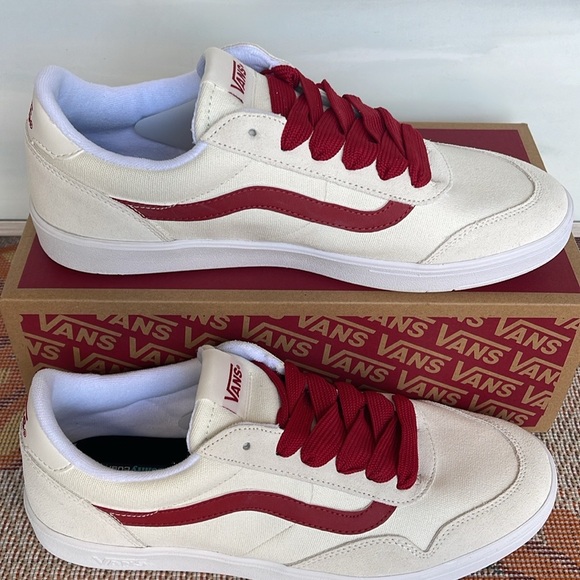 Vans Men’s Cruze Too Cc 90s Retro Blanc De Blanc
VN000CMTJVY
Sneakers - Picture 15 of 16